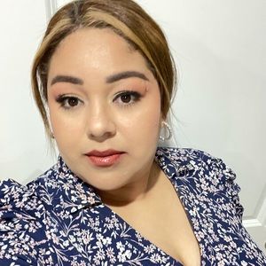 Meet your Posher, Yanet